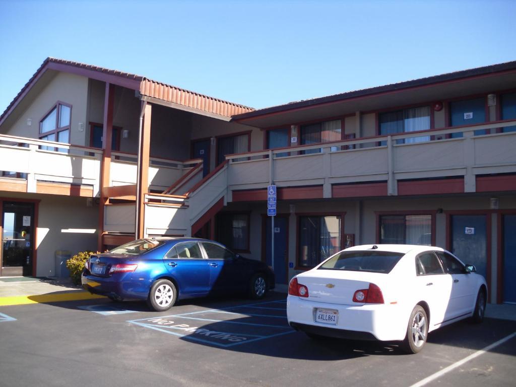 Super 8 By Wyndham Fort Bragg Exterior photo